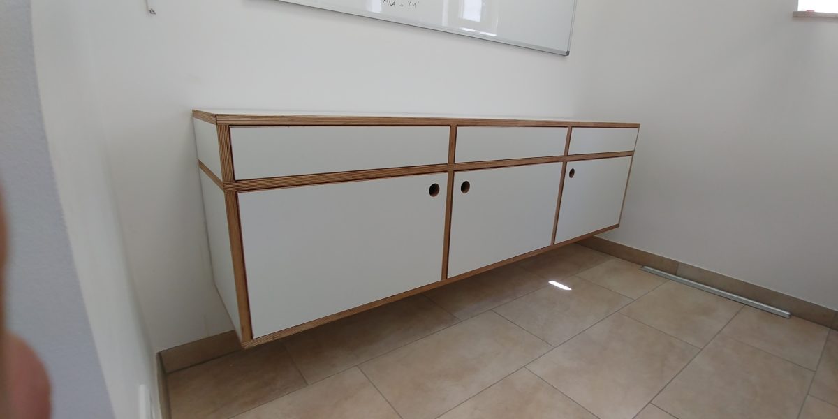 Sideboard aus 21er Multiplex, schwebend