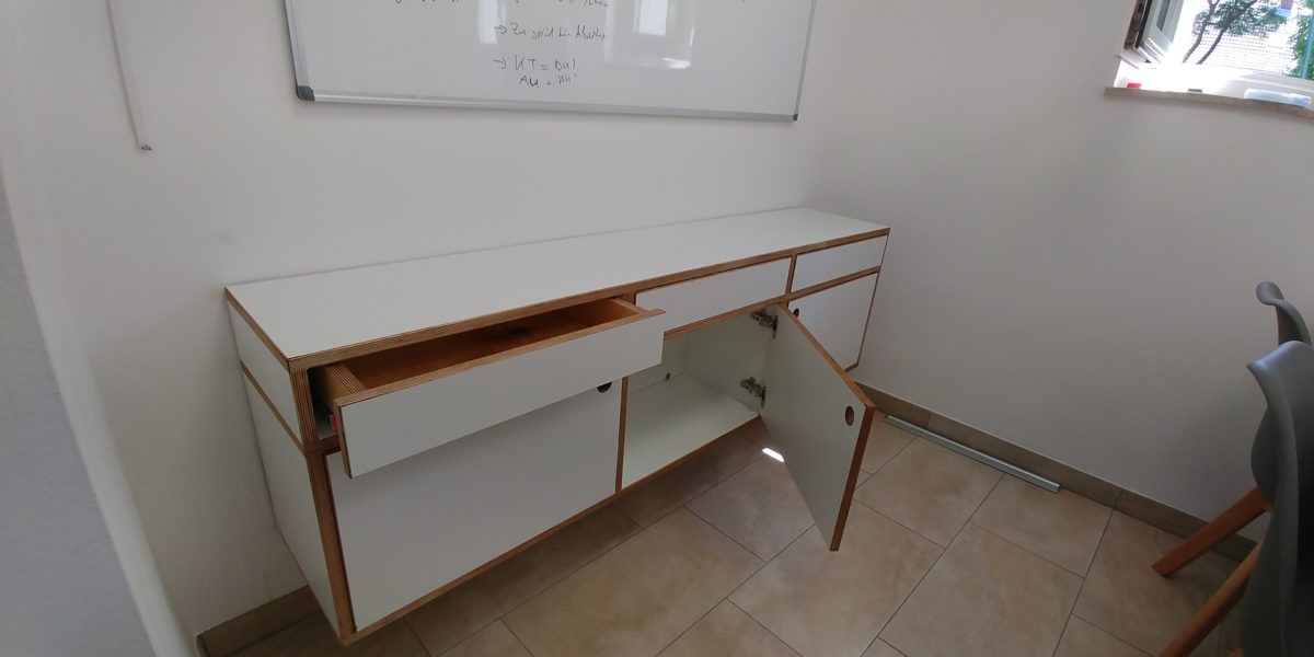 Sideboard aus 21er Multiplex, schwebend